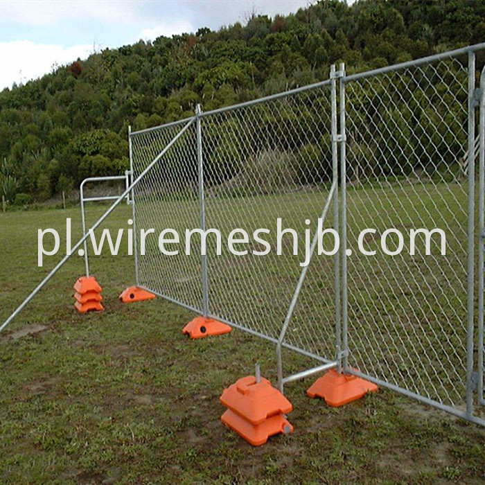 Chain link wire temporary fences